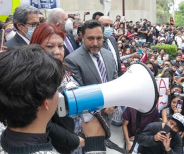 Atiende IPN a estudiantes
