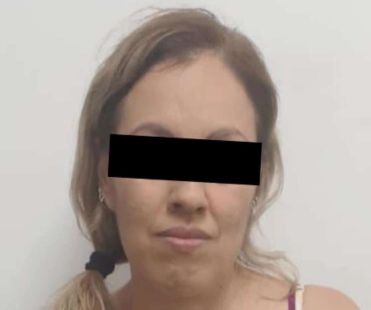 Cae pareja con droga y arma blancas