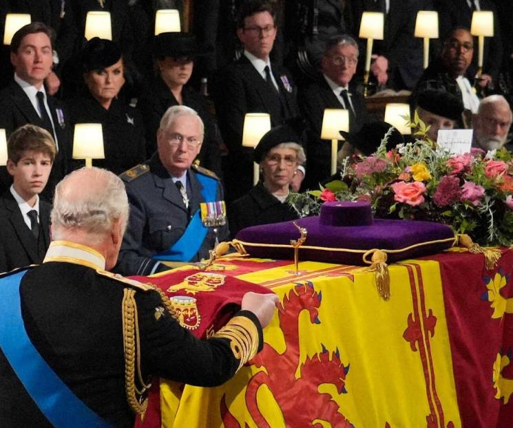 Entierran a la Reina Isabel II en la Capilla de San Jorge 