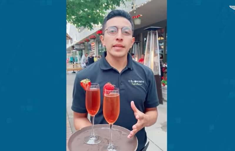 Mesero mexicano revela cuánto gana por noche en EU