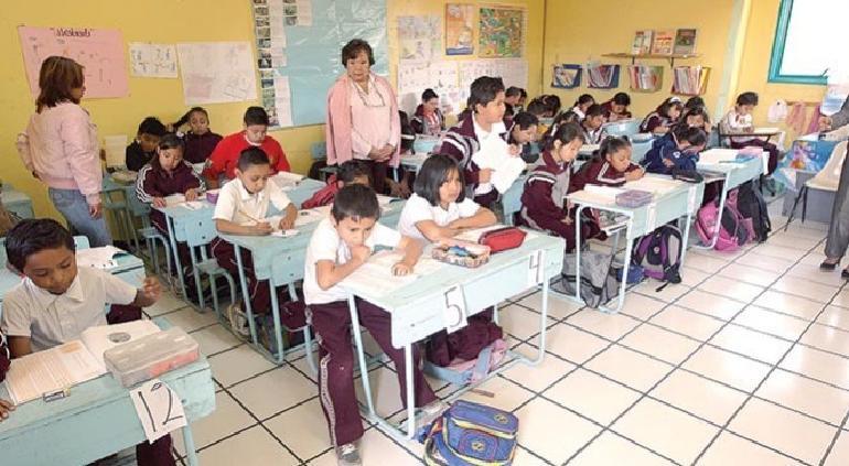 Admiten a trámite amparo contra nuevo Plan de Estudio