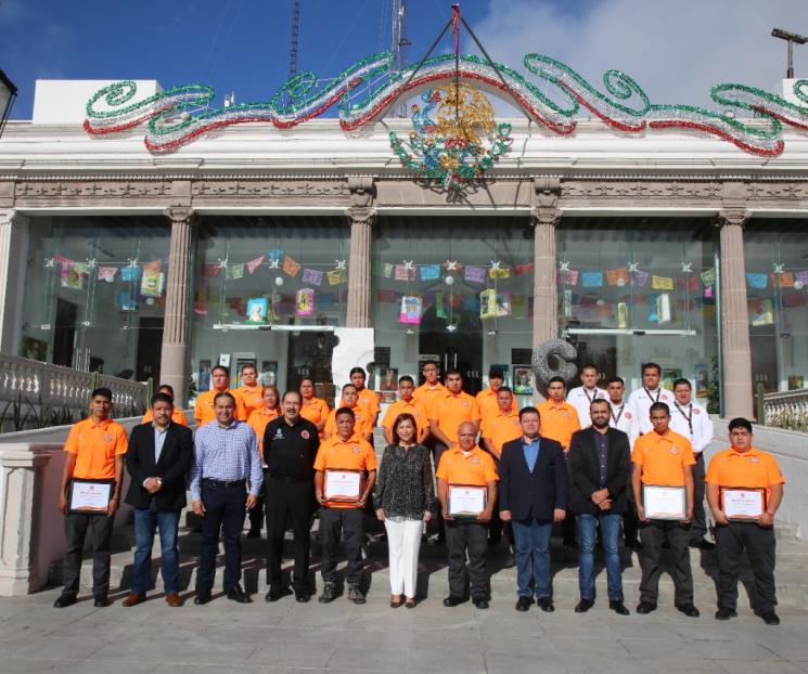 Reconoce Cristina a rescatistas con más de 2 mil servicios