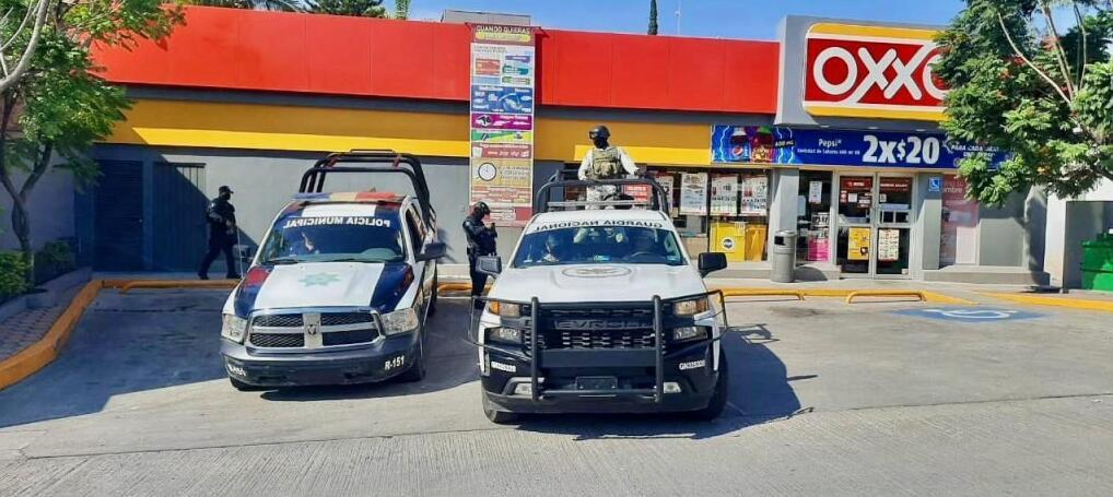 Cierran tiendas Oxxo por cobro de piso Cierran tiendas Oxxo por cobro de piso