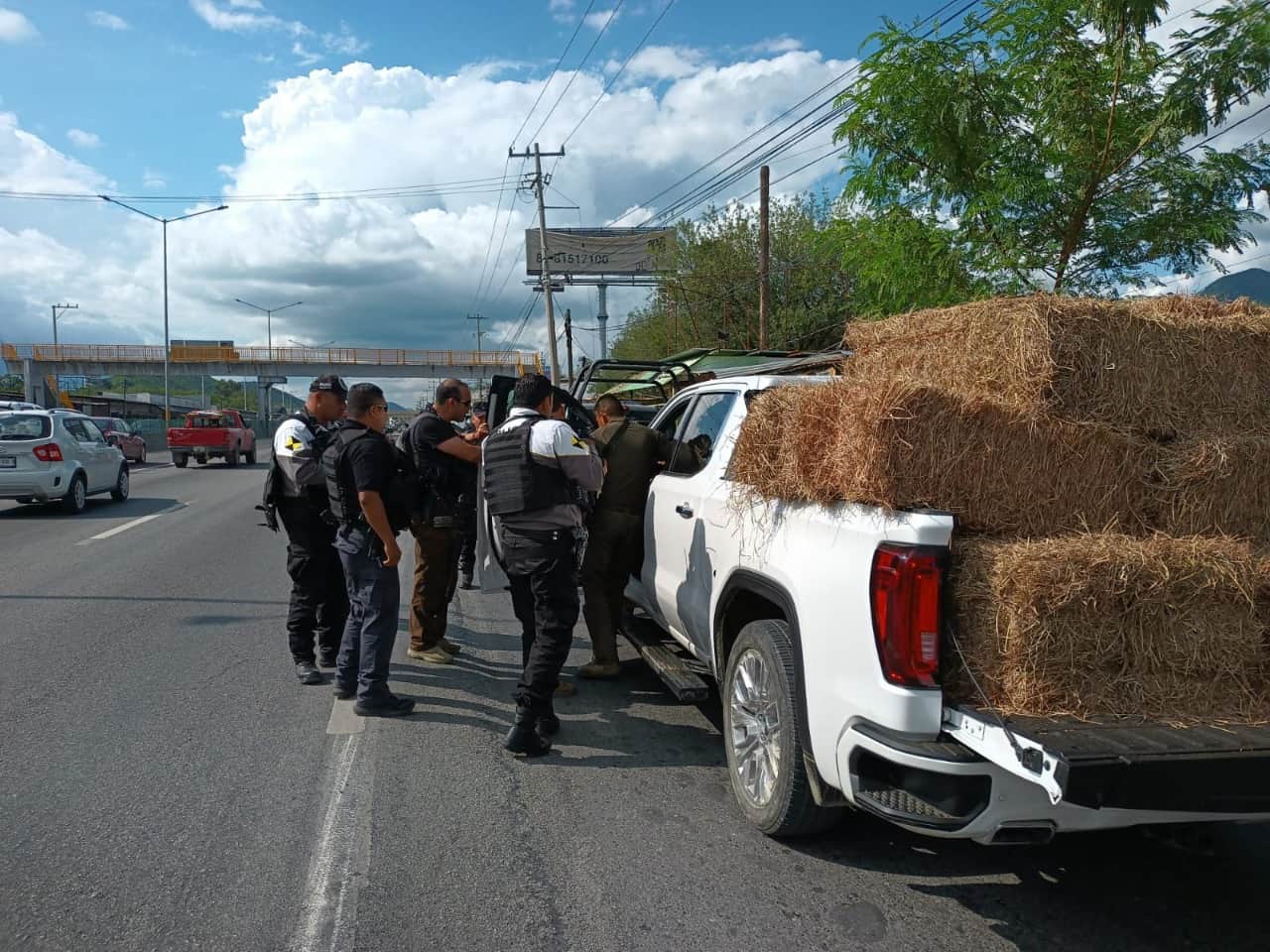 Con una sub ametralladora en su poder, fue detenido un hombre en el municipio de Santiago