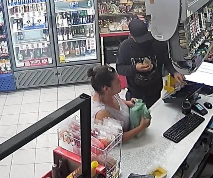 Buscan a hombre que asaltó tienda de conveniencia