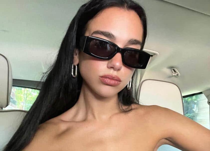 Llega Dua Lipa a México y se deja querer por los fans
