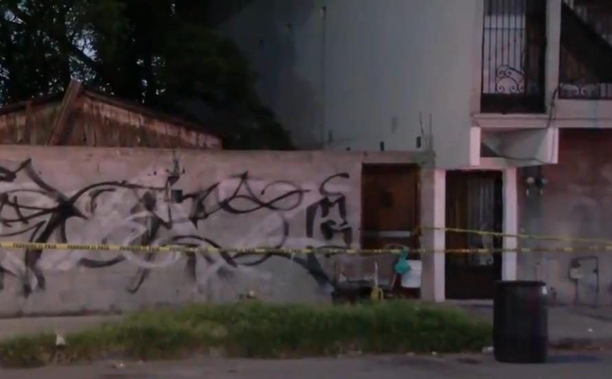 Hallan cuerpo sin vida dentro de casa abandonada