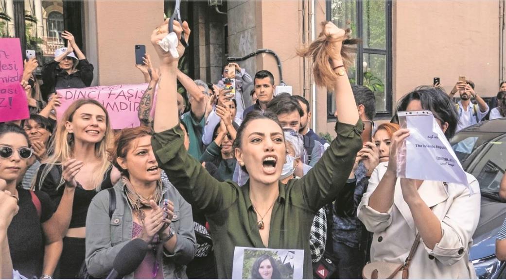 La rebelión de los hijab desafía al régimen iraní