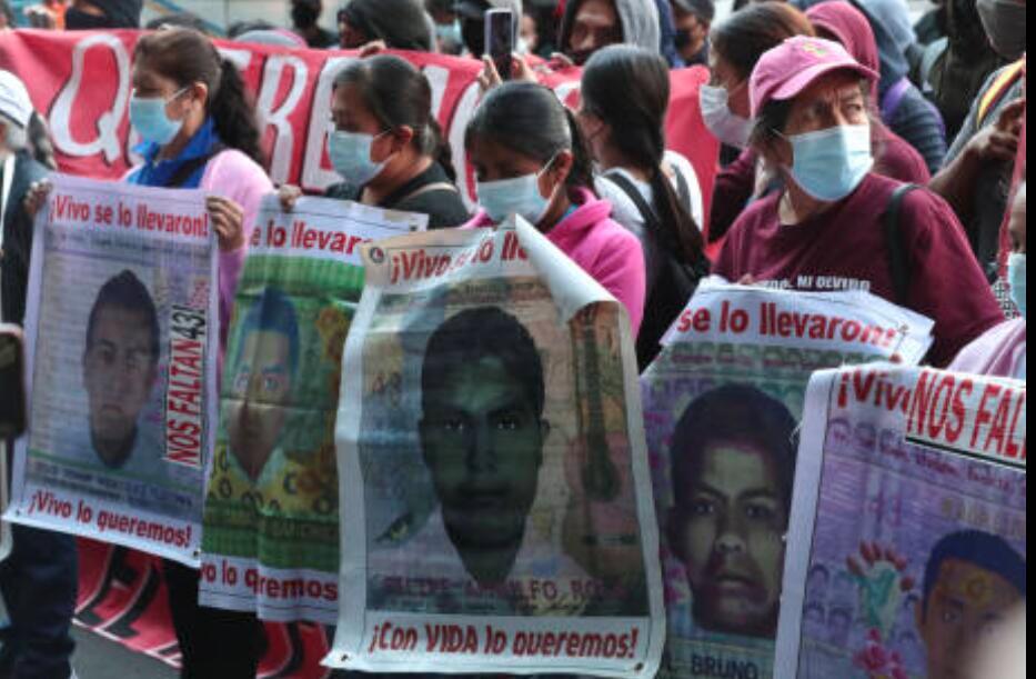 Denuncian a juez que ha liberado a 120 del caso Ayotzinapa