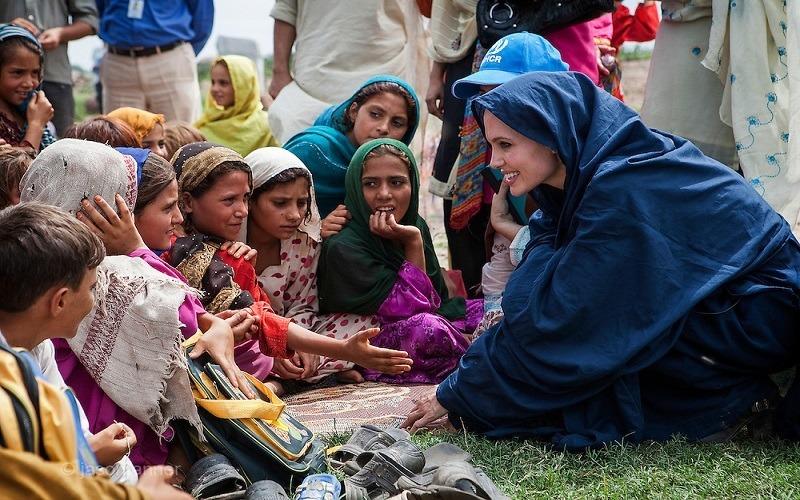Recorre Jolie zonas inundadas de Pakistán