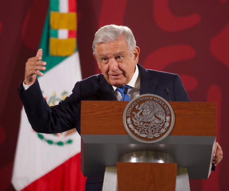 AMLO inicia conferencia con anécdota sobre Francisco Villa