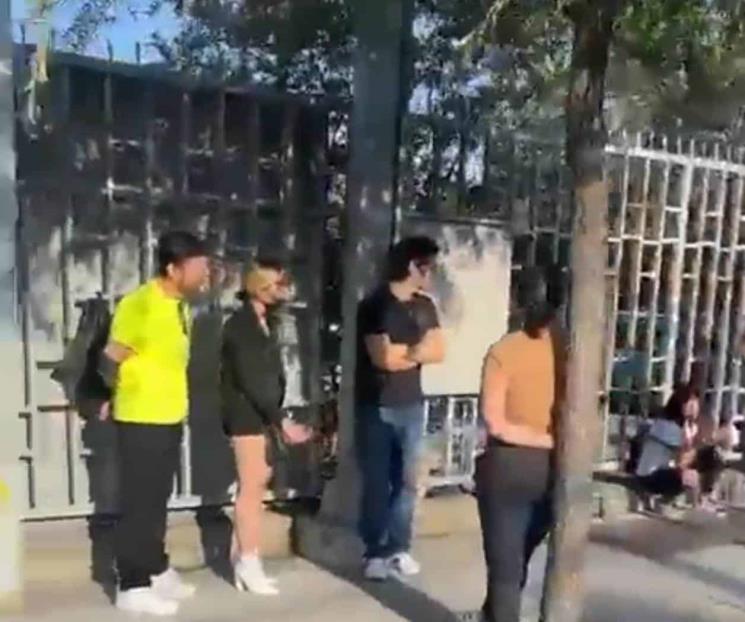 ¡Madrugan! Fans de Dua Lipa se forman para el concierto