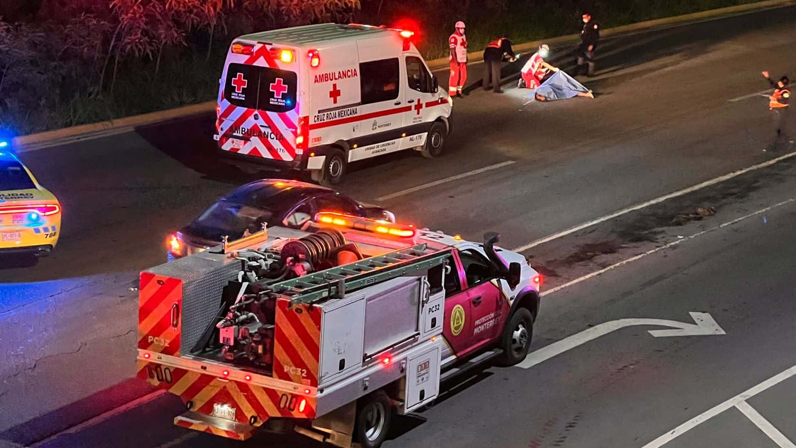 Luego de cruzar repentinamente la Avenida Morones Prieto, un hombre murió al ser atropellado