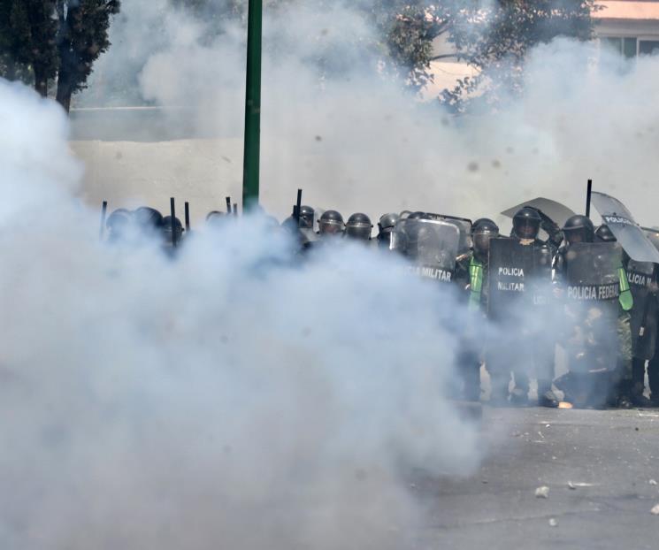 Lanzan petardos y piedras al interior del Campo Militar 1