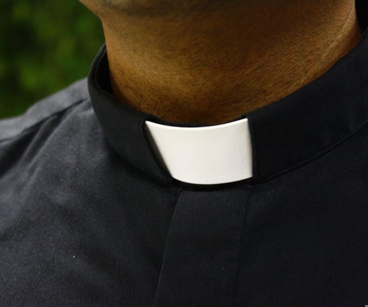 Separan a sacerdote de Brasil por ir a fiesta con demonio