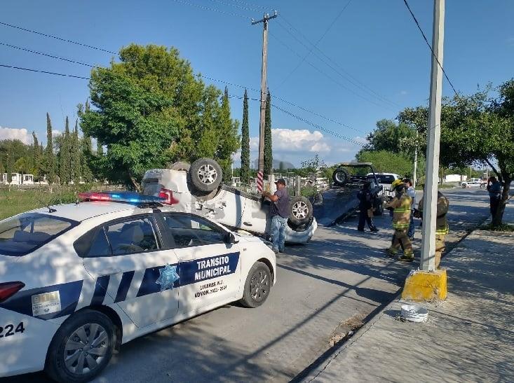 Deja volcadura dos lesionados