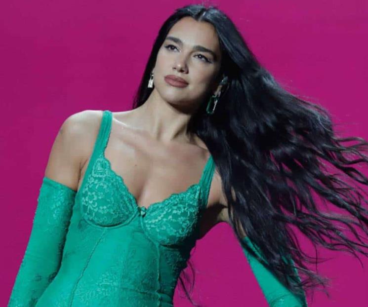 Dua Lipa patea sombrero de mariachi en concierto de la CDMX