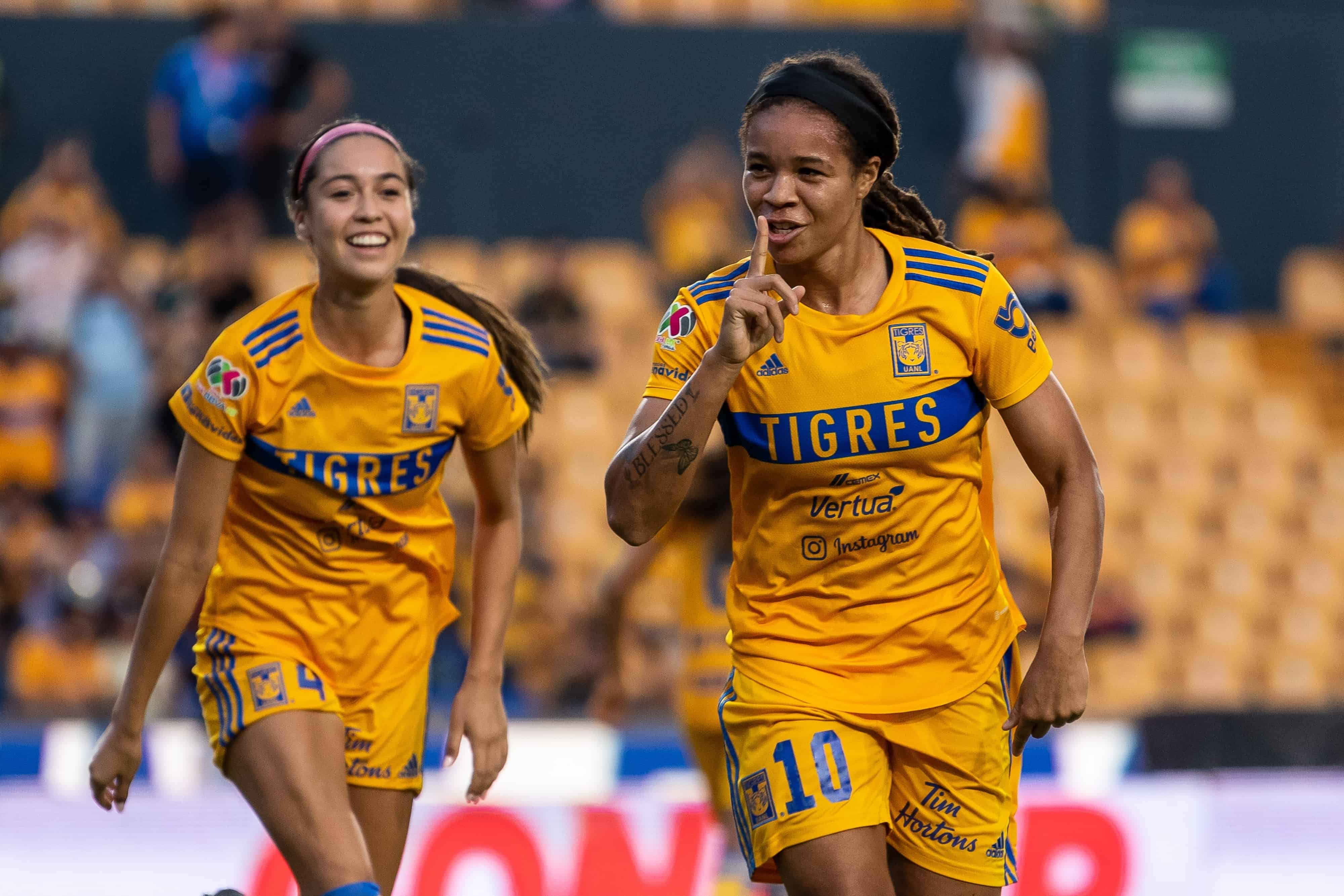 Mía Fishel hace el 1-0.