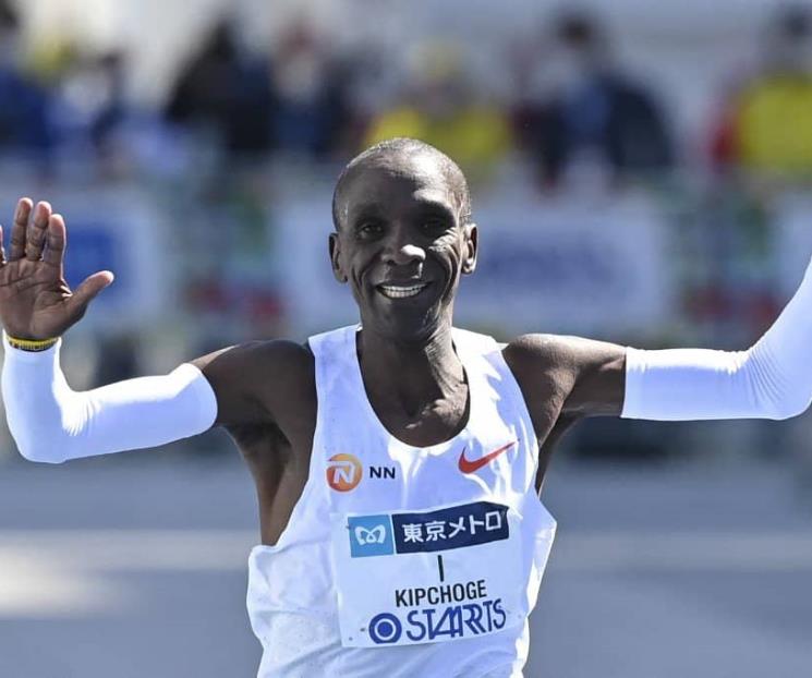 Mejora Kipchoge marca en maratón