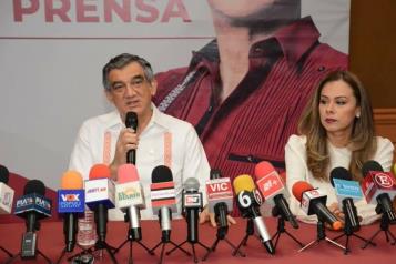 Am&eacute;rico Villarreal se reincorpora al Senado