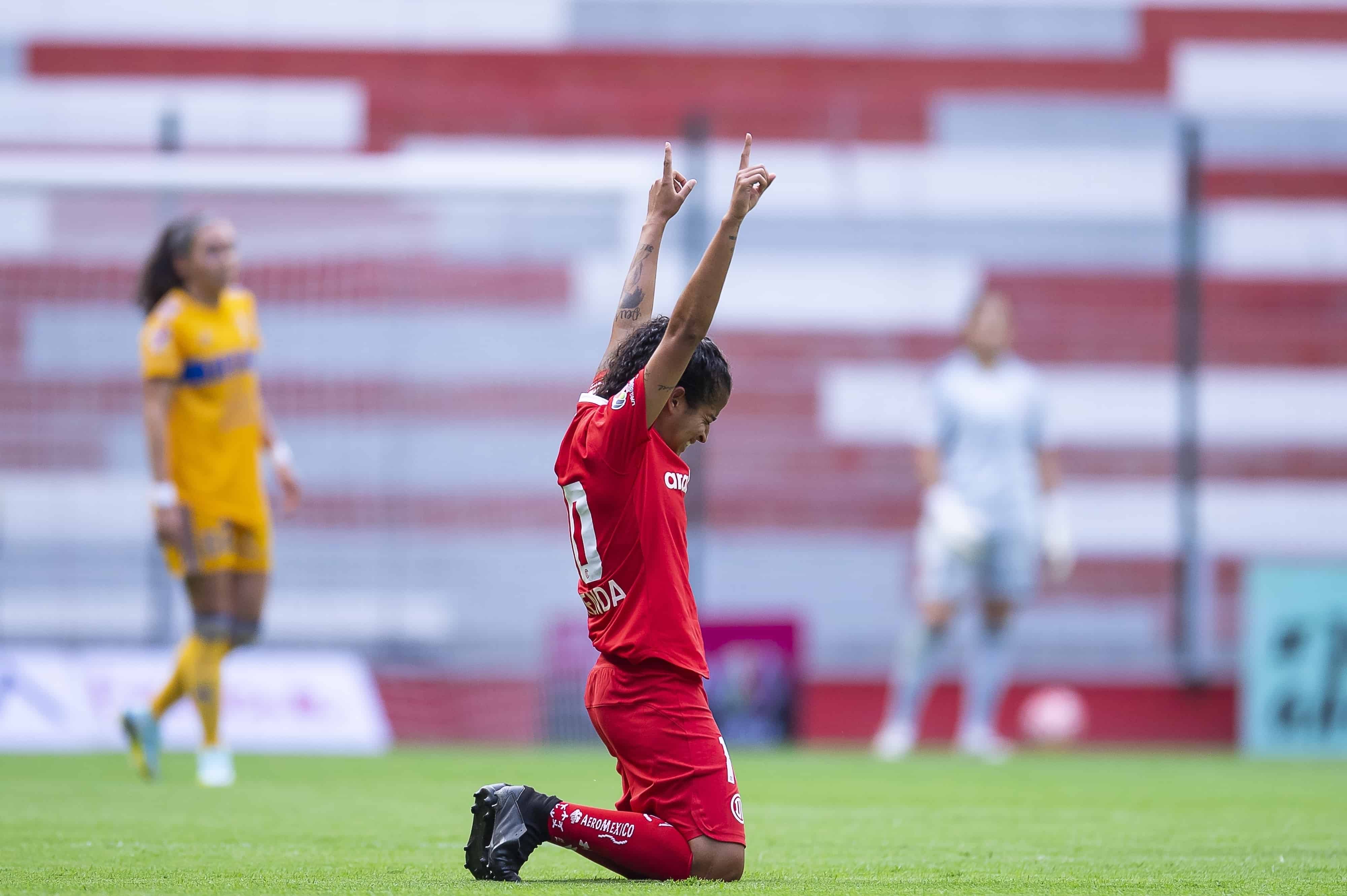 Brenda Woch hace el 1-0.