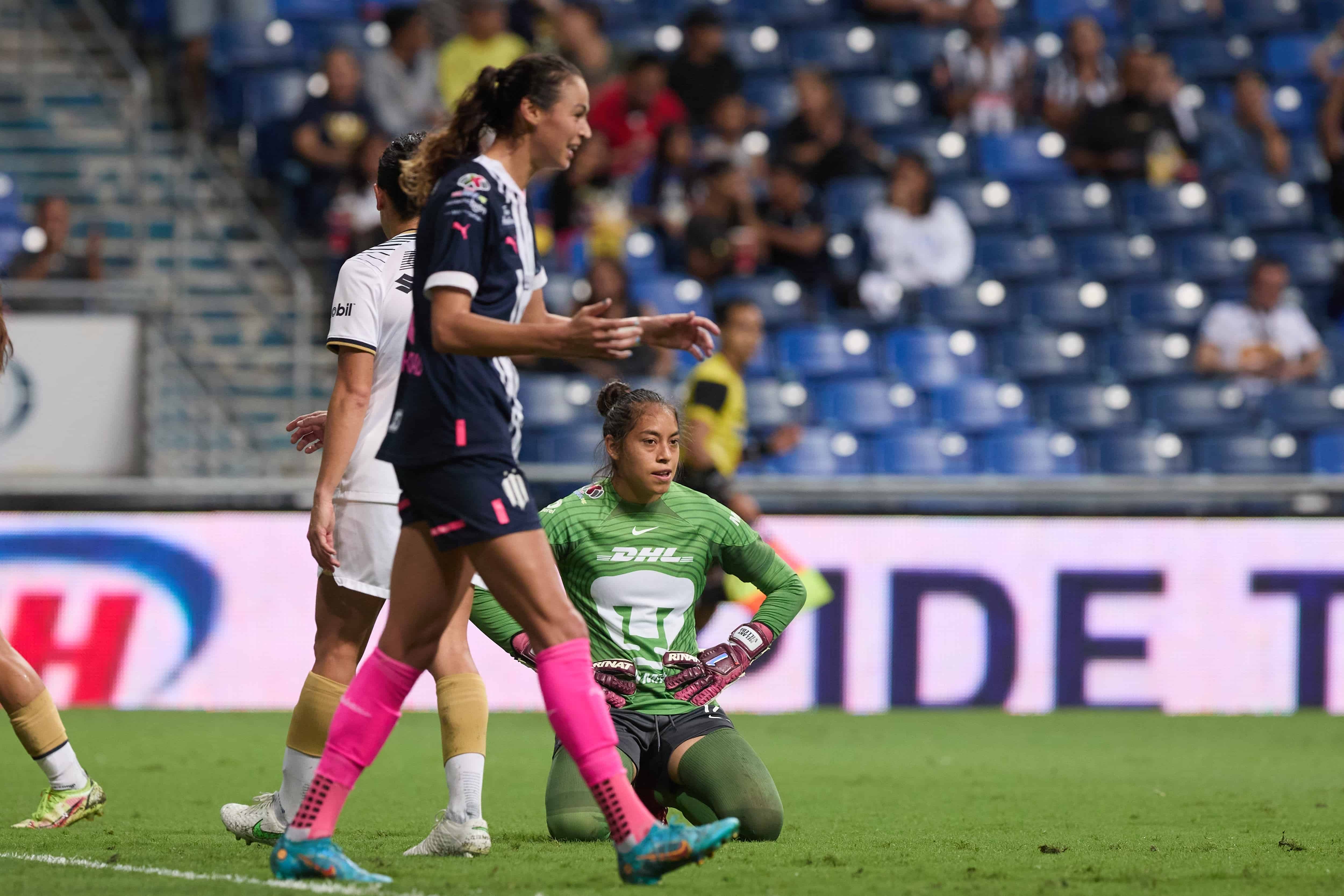 Christina Burkenroad hace doblete