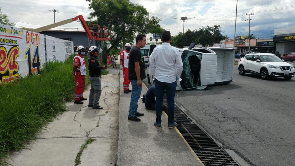 Resulta herido en volcadura
