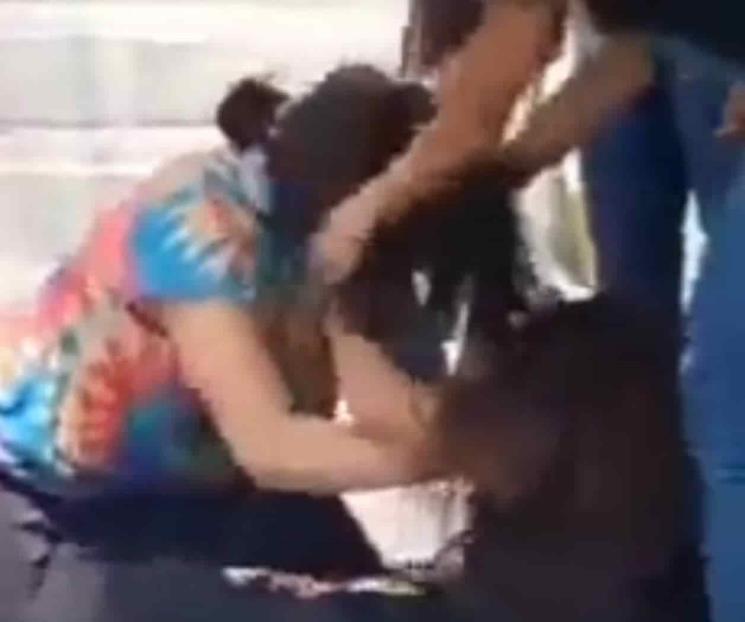 Graban pelea de estudiantes de preparatoria en Monterrey Graban pelea de estudiantes de preparatoria en Monterrey