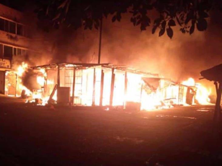  Prenden fuego a 14 locales en Acapulco