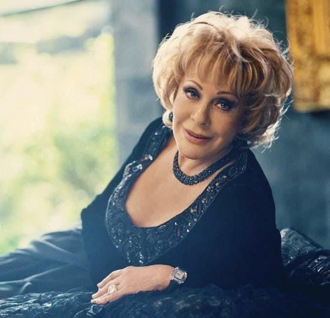 Asistente de Silvia Pinal niega que la actriz tenga neumonía