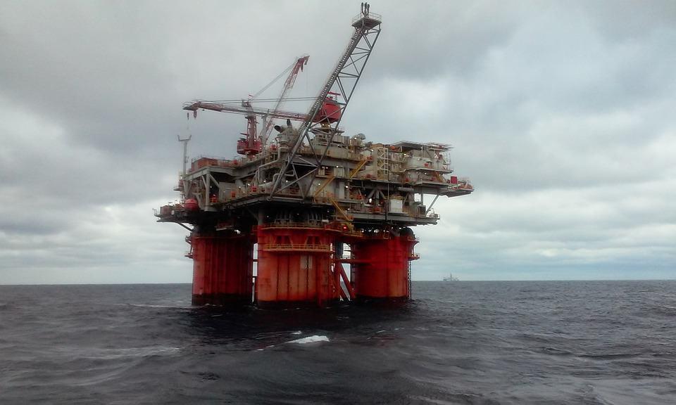 Dejar de exportar petróleo no es viable: especialista