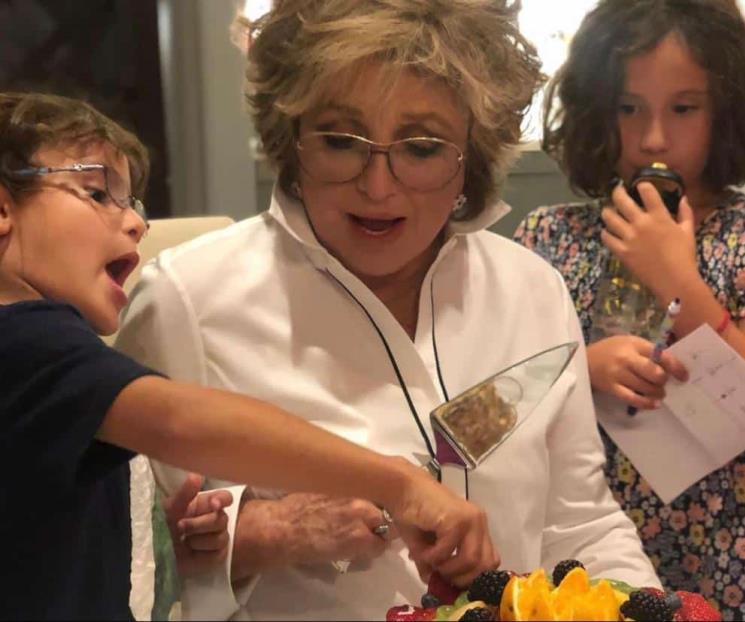 Celebra Angélica María sus 78 años