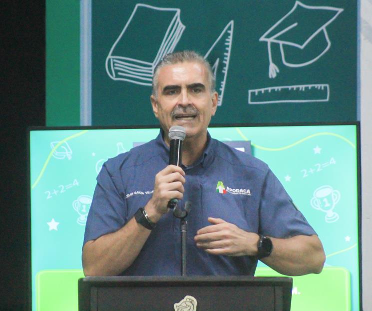 Entregan en Apodaca becas y medallas a excelencia académica