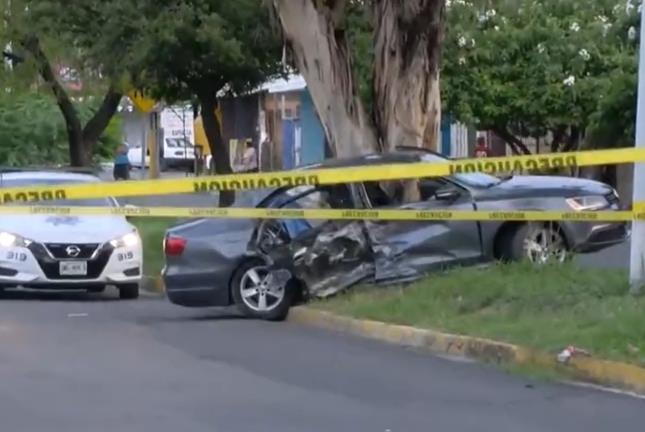Deja persecución un muerto y tres lesionados