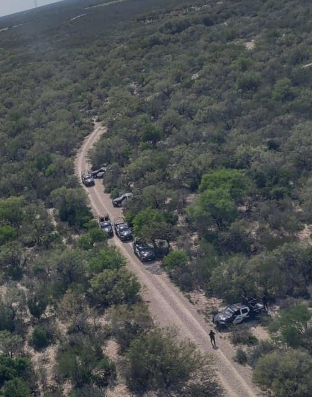 Cuando se encontraban en un narco-campamento seis presuntos delincuentes se enfrentaron a balazos con elementos de Fuerza Civil, quienes abatieron a dos de ellos, en Los Herrera