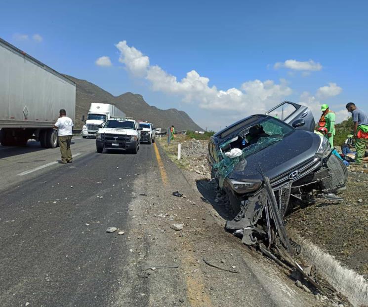 Deja volcadura 4 lesionados