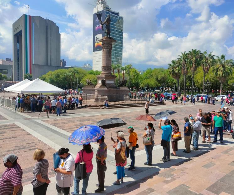 Hacen kilométricas filas para obtener testamentos gratis