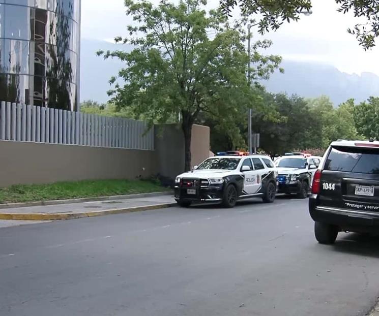 Balean a hombre tras incidente vial