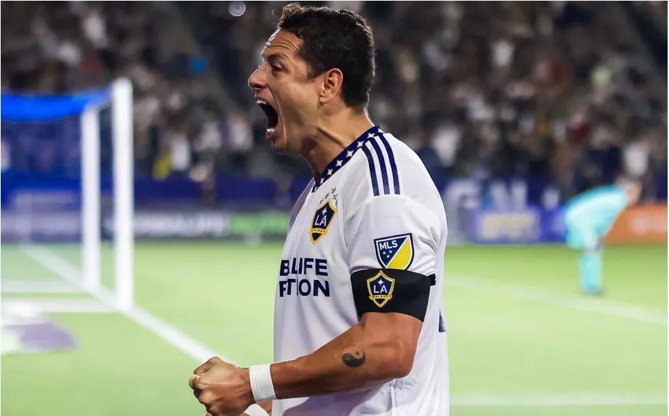 Renueva Chicharito con Galaxy