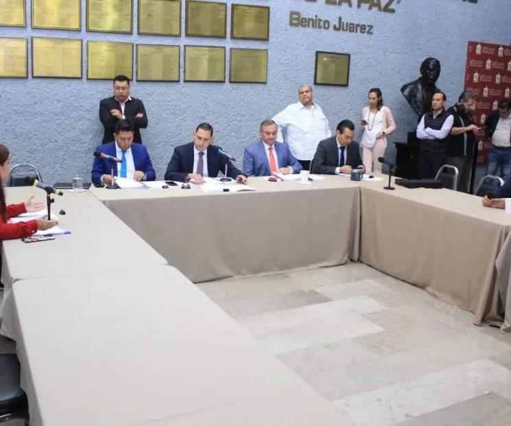 Avanza en comisiones nueva Constitución; va mañana al Pleno