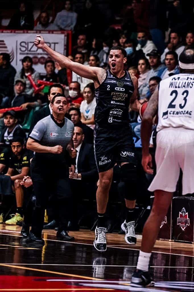 Mineros acorta distancia a Fuerza Regia