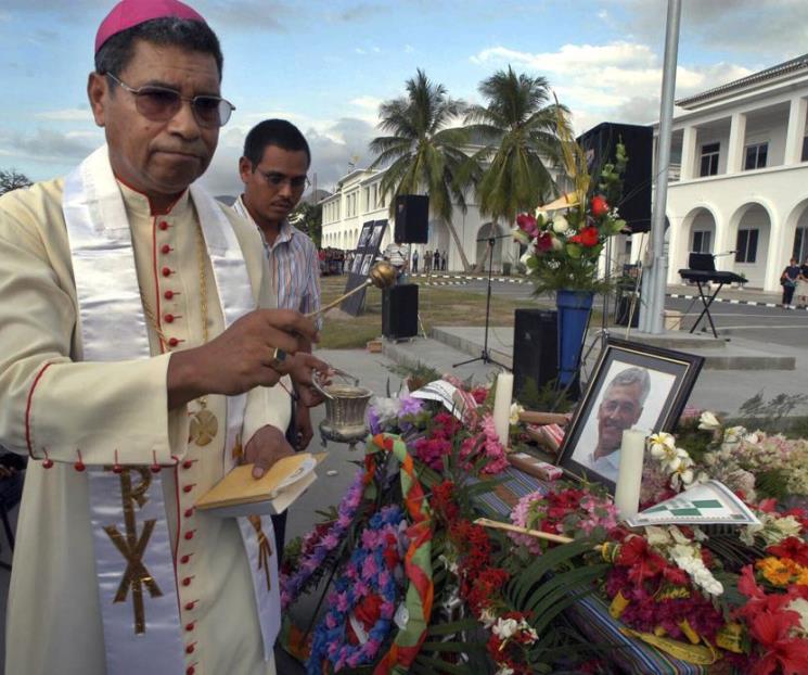 Acusan a obispo ganador del Nobel de la Paz por abuso sexual