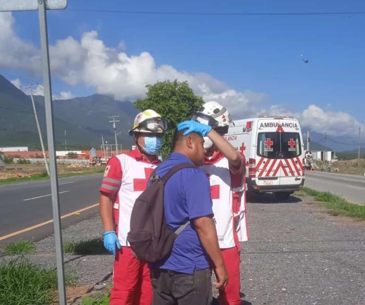 Chocan en cuatrimoto y resultan heridos