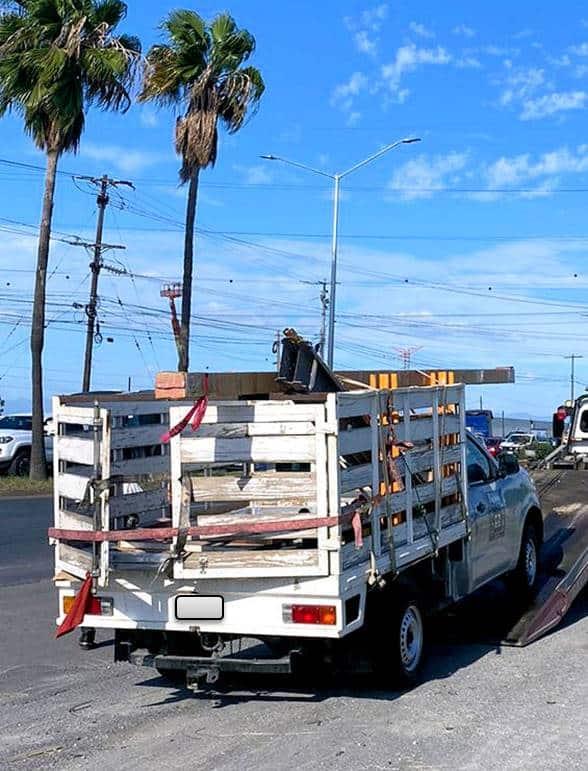 Viajan en camioneta robada