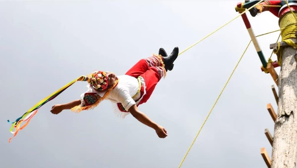 Voladores de Papantla reciben disculpas de Moneyman