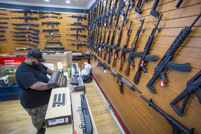 Rechaza juez demanda de México contra armerías de EU