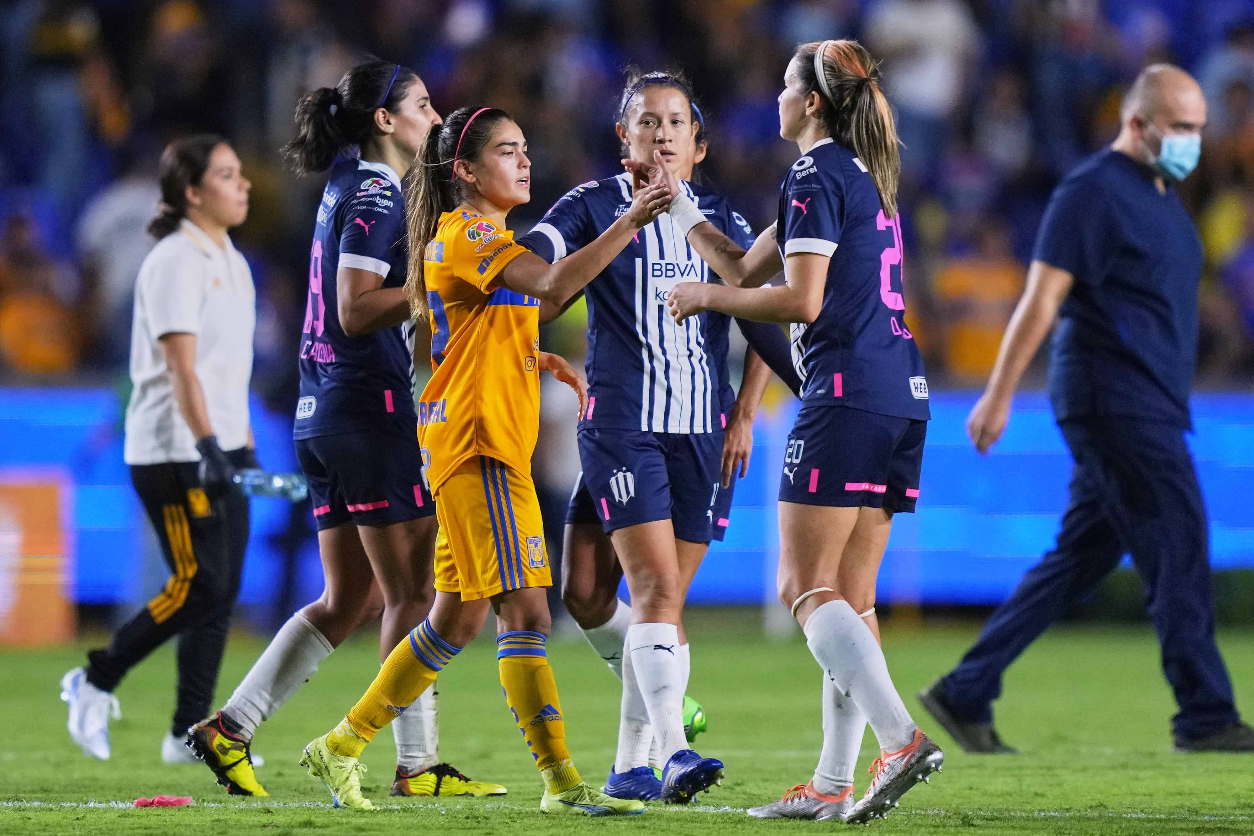 Empatan felinas y Rayadas en el Clásico Regio.