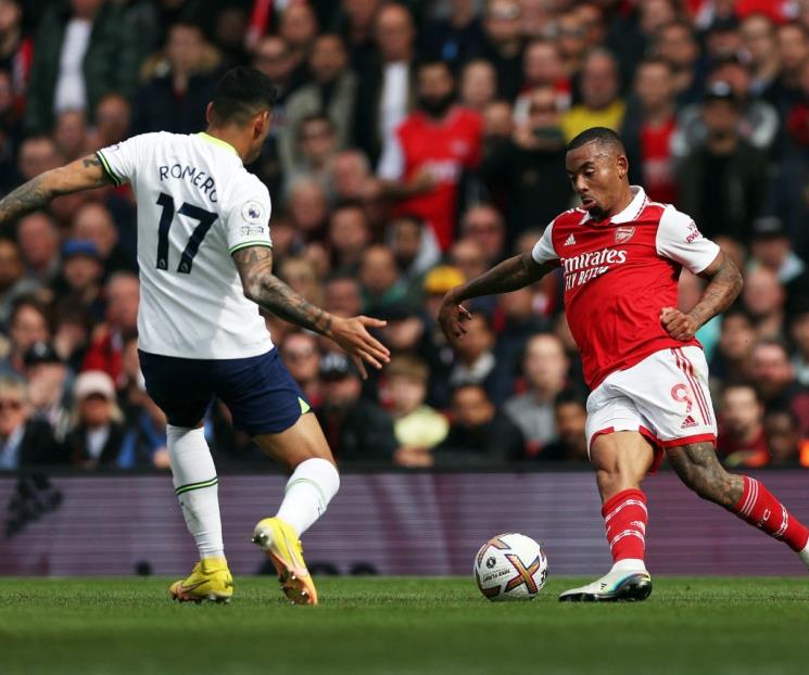 Gana Arsenal a Spurs y siguen de líderes en la Premier