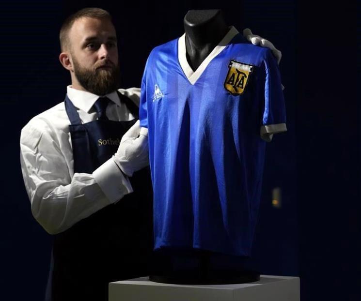Será exhibida en Qatar un jersey de Maradona