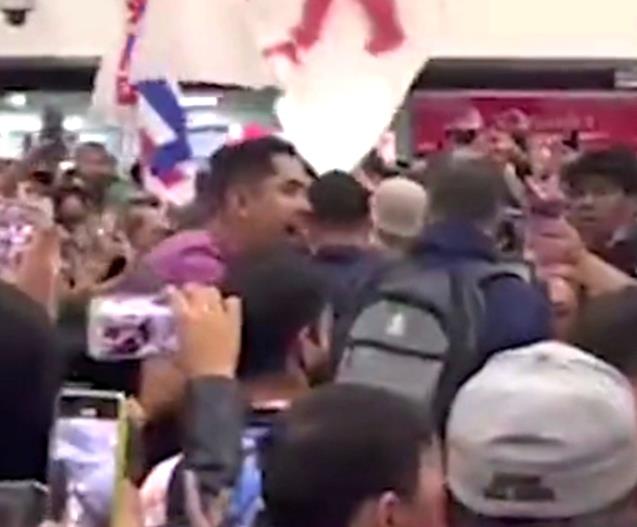 Agrede fan a Ricardo Peláez, directivo de Chivas